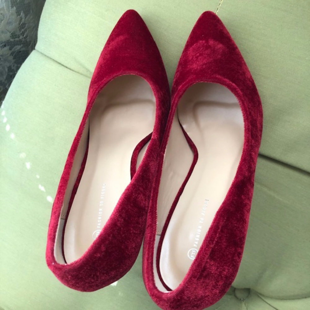 Velvet Heels in Wine-Red - Picture 2 of 8